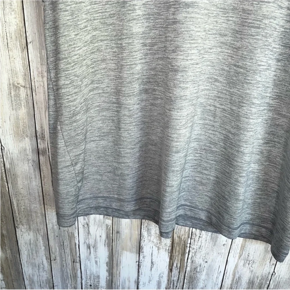 Under Armor Men’s Grey Tee - Picture 3 of 4